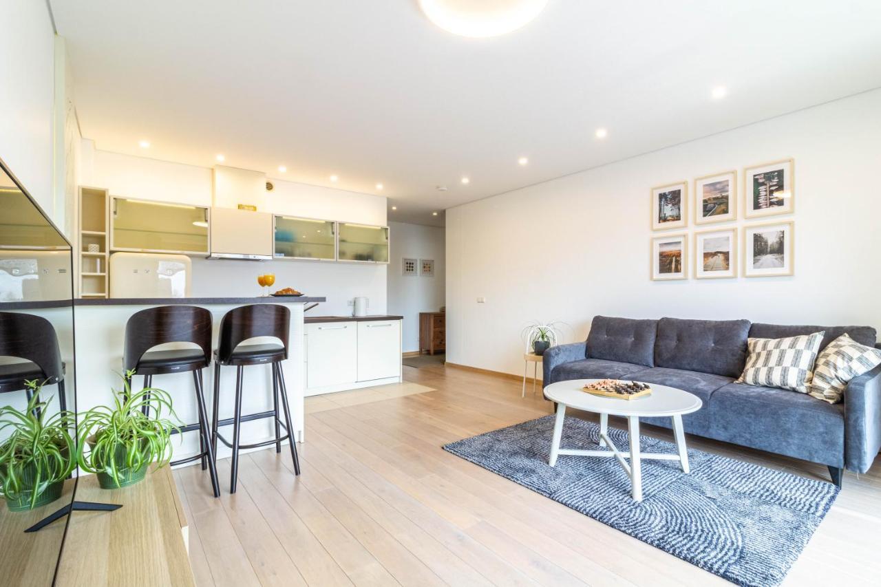 Cohost I Sunny Center Apt, Covered Parking, Balcony & Self Check-In Κάουνας Εξωτερικό φωτογραφία