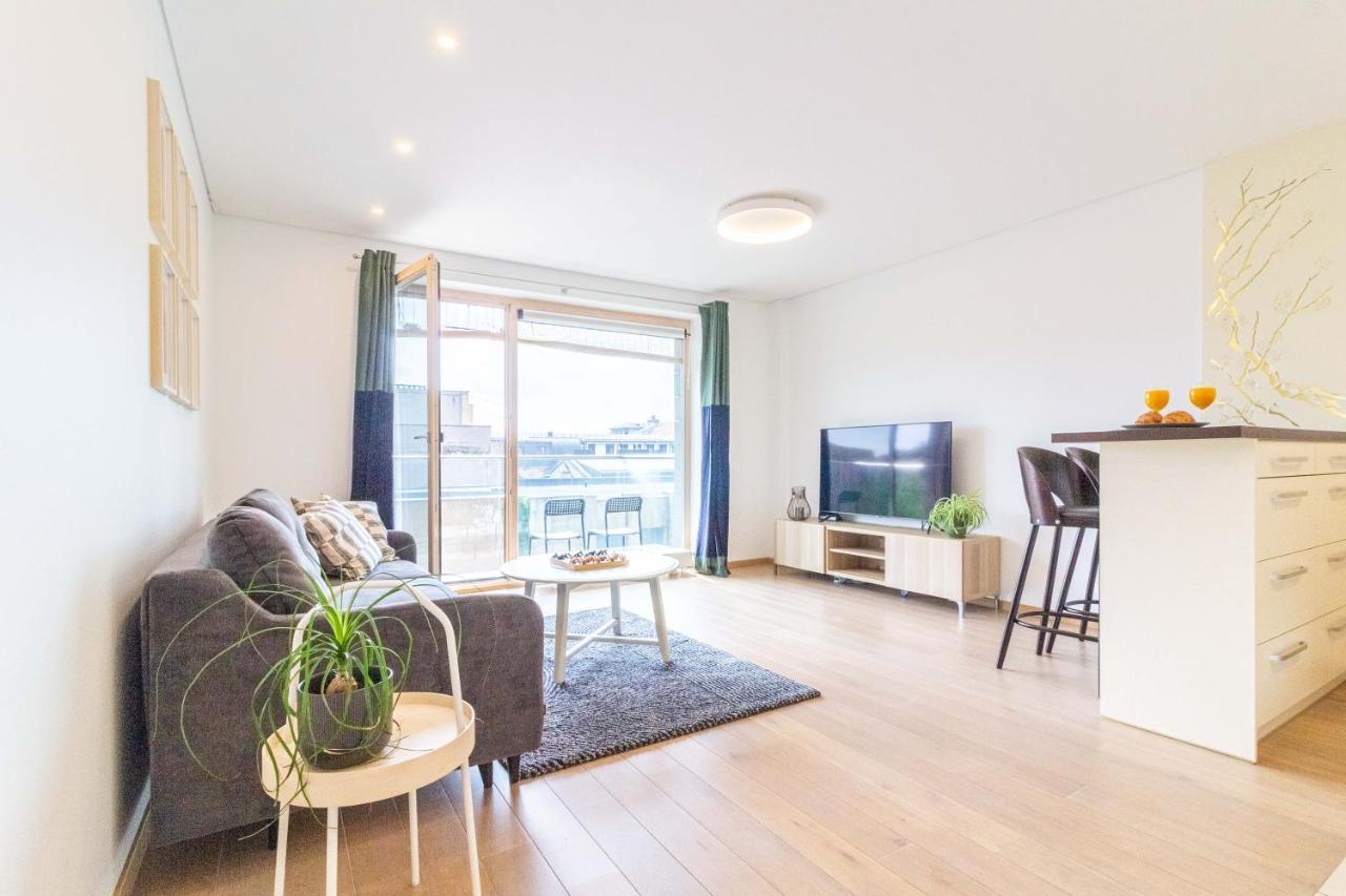 Cohost I Sunny Center Apt, Covered Parking, Balcony & Self Check-In Κάουνας Εξωτερικό φωτογραφία