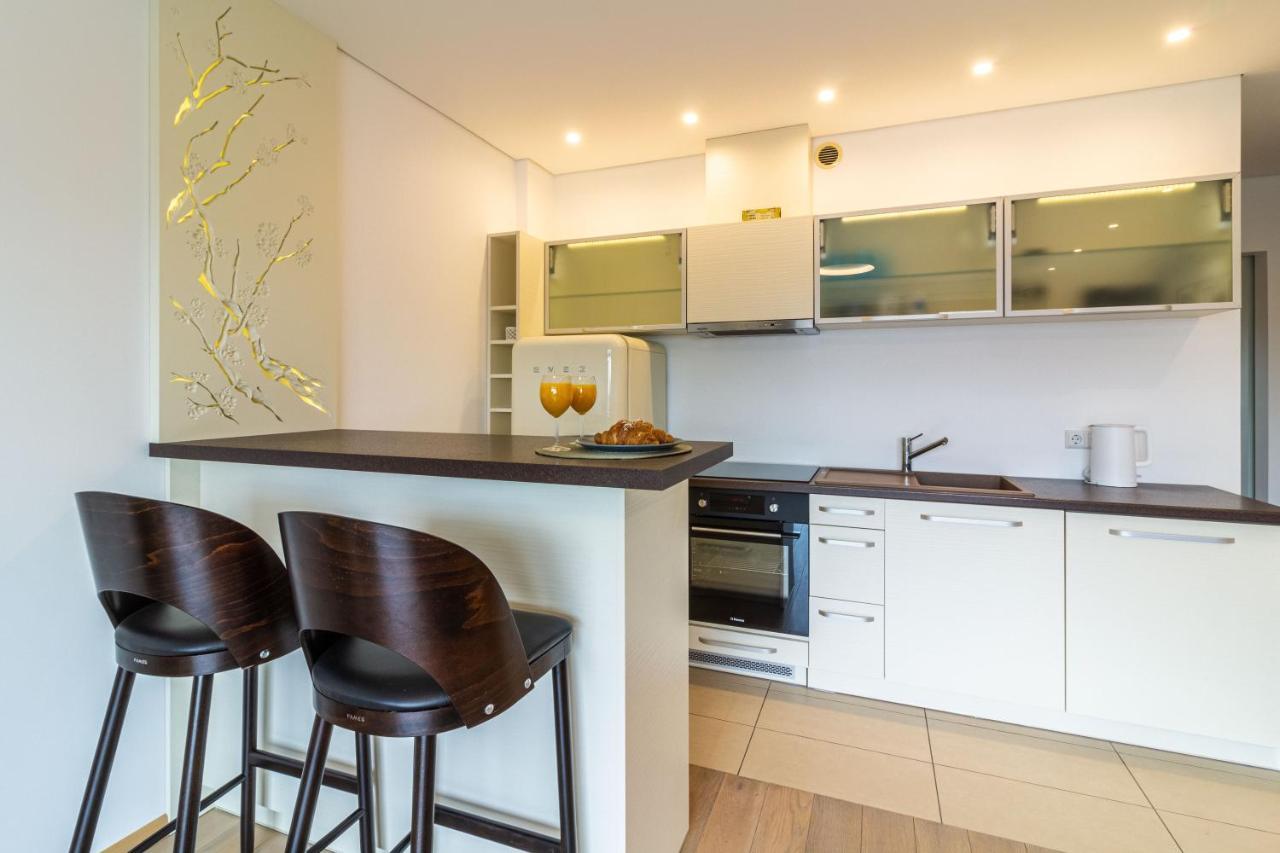 Cohost I Sunny Center Apt, Covered Parking, Balcony & Self Check-In Κάουνας Εξωτερικό φωτογραφία