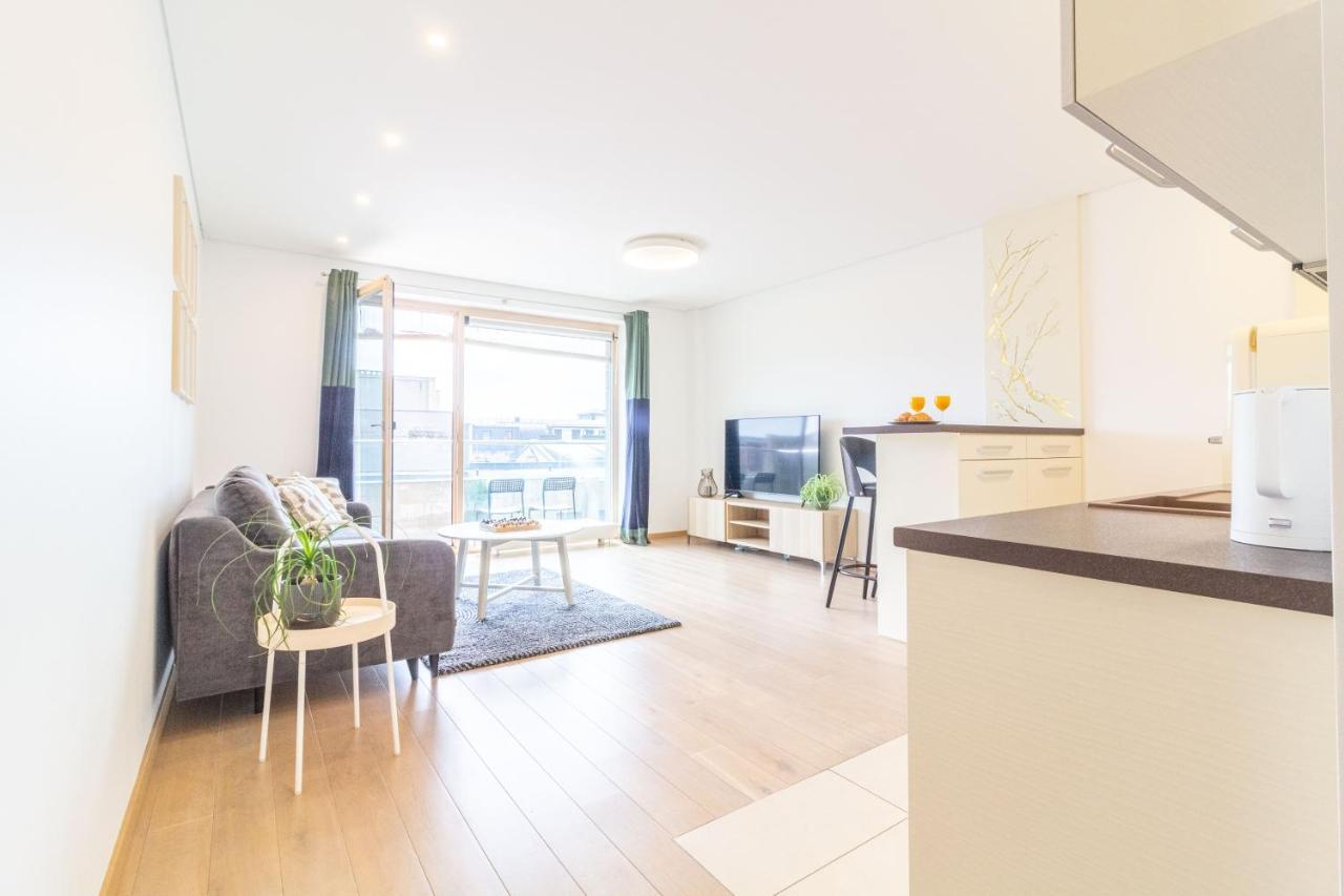 Cohost I Sunny Center Apt, Covered Parking, Balcony & Self Check-In Κάουνας Εξωτερικό φωτογραφία