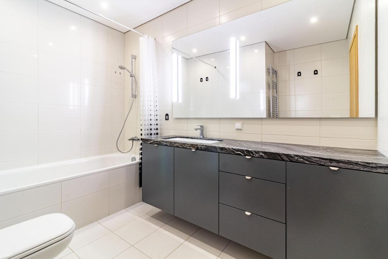 Cohost I Sunny Center Apt, Covered Parking, Balcony & Self Check-In Κάουνας Εξωτερικό φωτογραφία