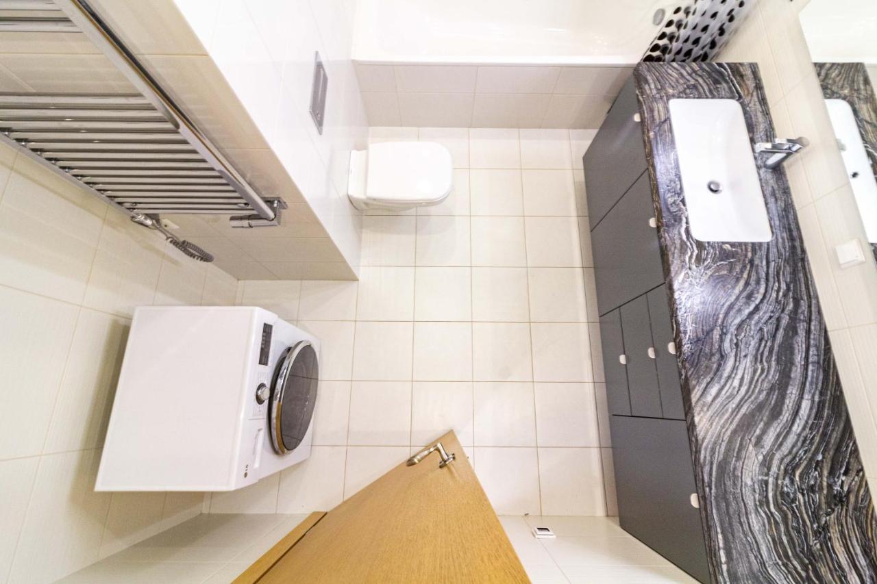 Cohost I Sunny Center Apt, Covered Parking, Balcony & Self Check-In Κάουνας Εξωτερικό φωτογραφία