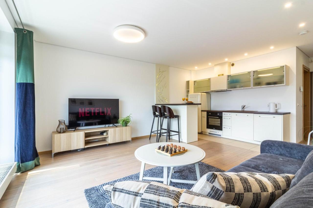 Cohost I Sunny Center Apt, Covered Parking, Balcony & Self Check-In Κάουνας Εξωτερικό φωτογραφία