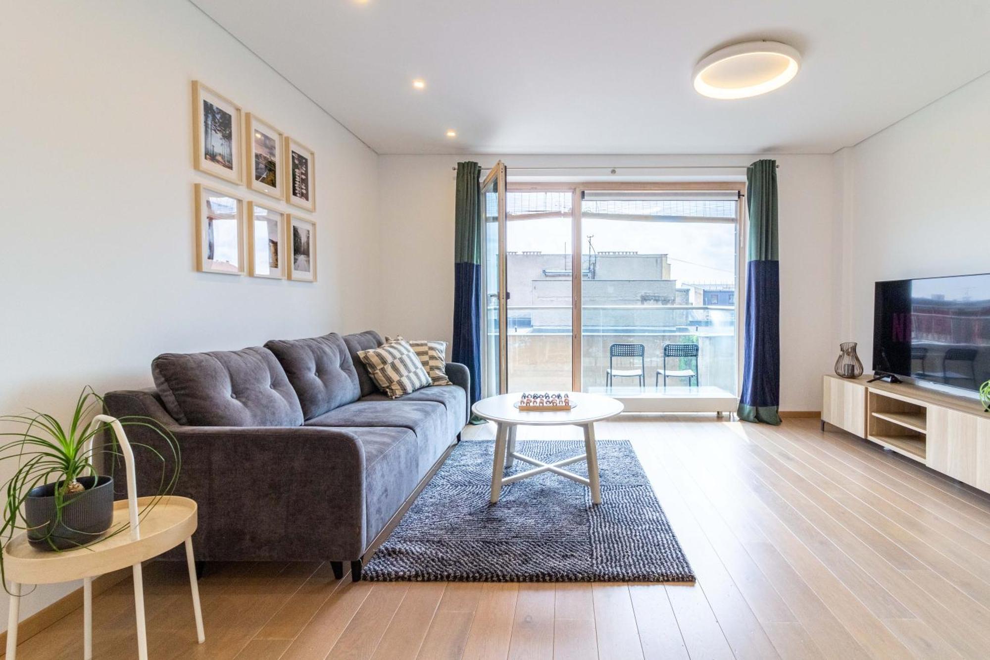 Cohost I Sunny Center Apt, Covered Parking, Balcony & Self Check-In Κάουνας Εξωτερικό φωτογραφία